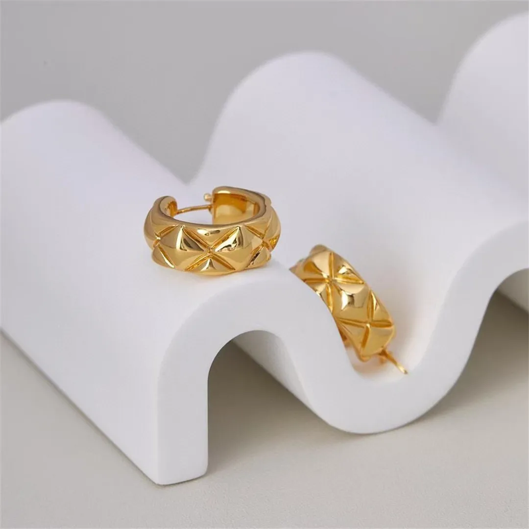 18K real gold gold Lingle earrings Fashion boutique earrings trend earrings Valentine's Day gift Birthday gift
18K real gold gold Lingle earrings Fashion boutique earrings trend earrings Valentine's Day gift Birthday gift