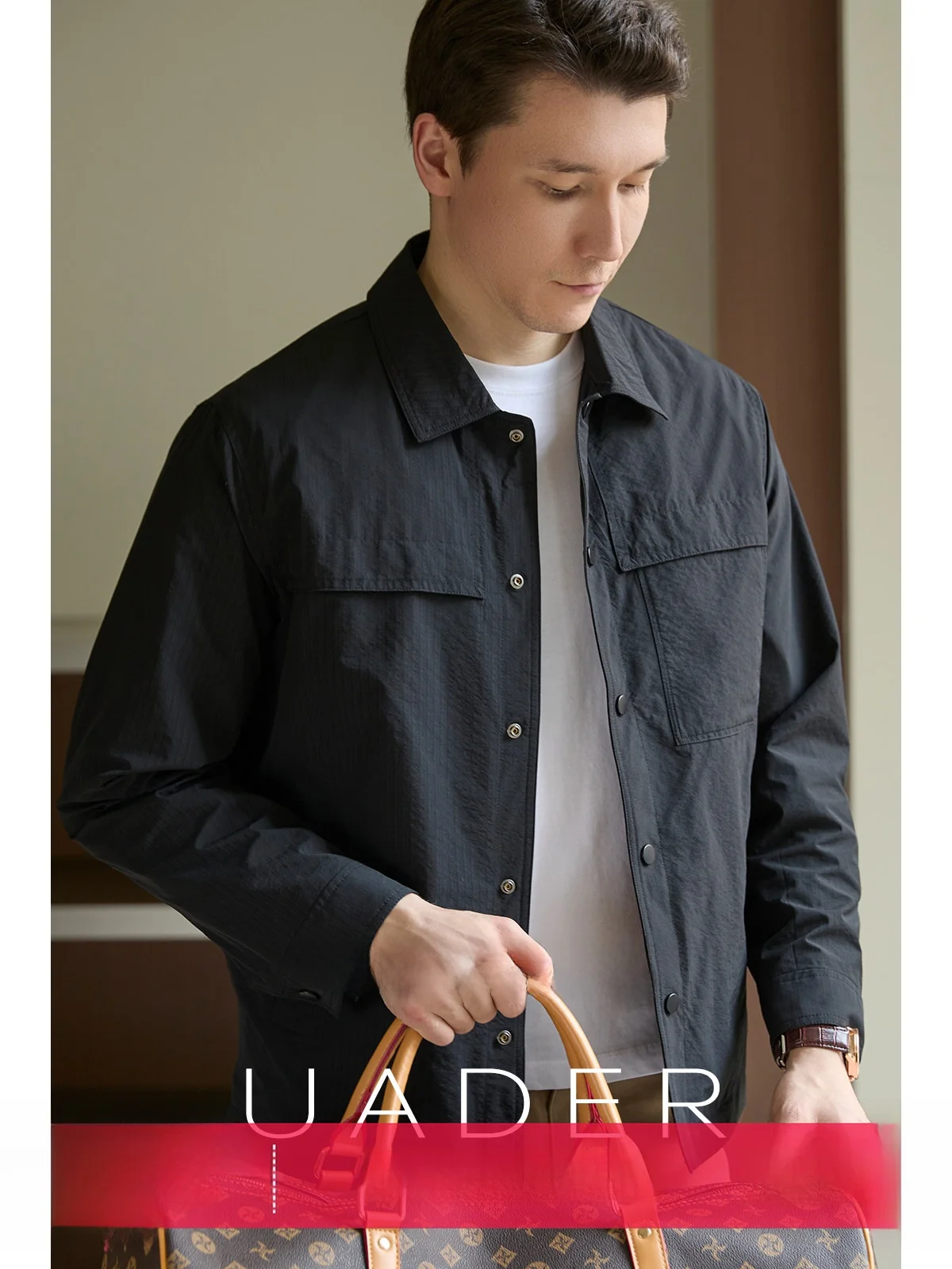 Lightweight Casual Business Jacket for Men Anti-Wrinkle Texture Foldable Collar Spring Autumn Season Fashion Urban Style
Lightweight Casual Business Jacket for Men Anti-Wrinkle Texture Foldable Collar Spring Autumn Season Fashion Urban Style