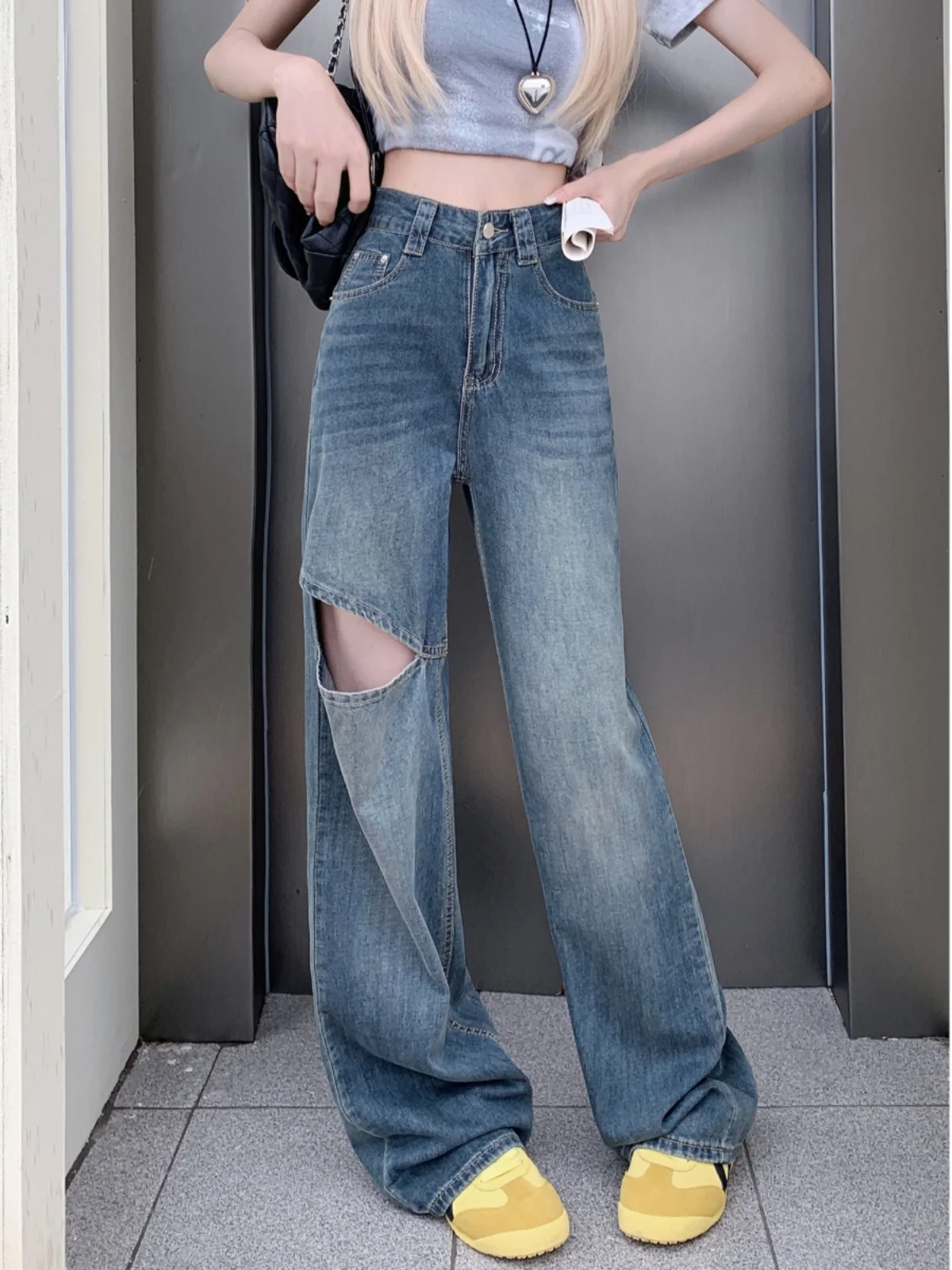 Джинсы прямые женские брюки женские широкие джинсы тай-дай отбеленные нерегулярный дизайн градиент разноцветные женские джинсовые модные
Джинсы прямые женские брюки женские широкие джинсы тай-дай отбеленные нерегулярный дизайн градиент разноцветные женские джинсовые модные