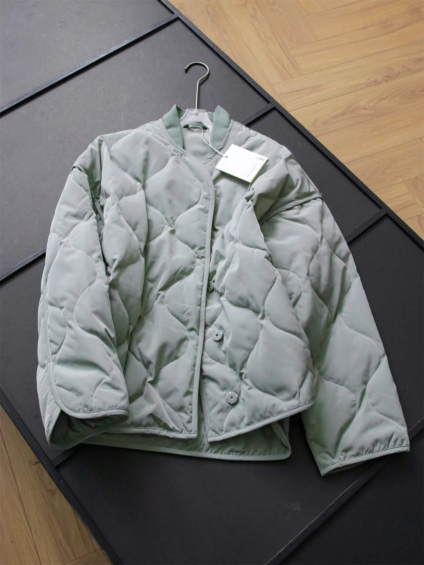 Casual Loose Fit Quilted Long Sleeve down Jacket Women's Winter New Style B684 Color Duck Feather Warm Outerwear
Casual Loose Fit Quilted Long Sleeve down Jacket Women's Winter New Style B684 Color Duck Feather Warm Outerwear