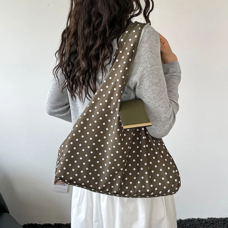 Summer Polka Dot Foldable Handbag Bucket Type Large Capacity Environmentally Friendly Shopping Bag Lightweight Key Storage Bag
Summer Polka Dot Foldable Handbag Bucket Type Large Capacity Environmentally Friendly Shopping Bag Lightweight Key Storage Bag