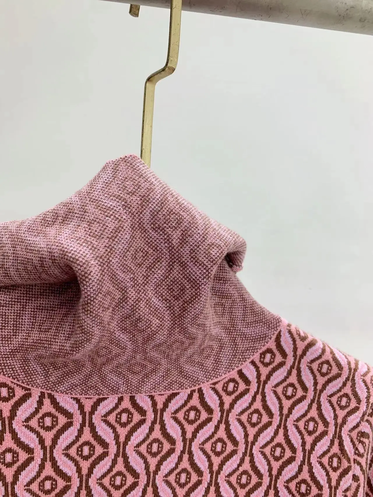 Women vintage knitted diamond sweater elegant long sleeve winter warm clothes women tops
Women vintage knitted diamond sweater elegant long sleeve winter warm clothes women tops