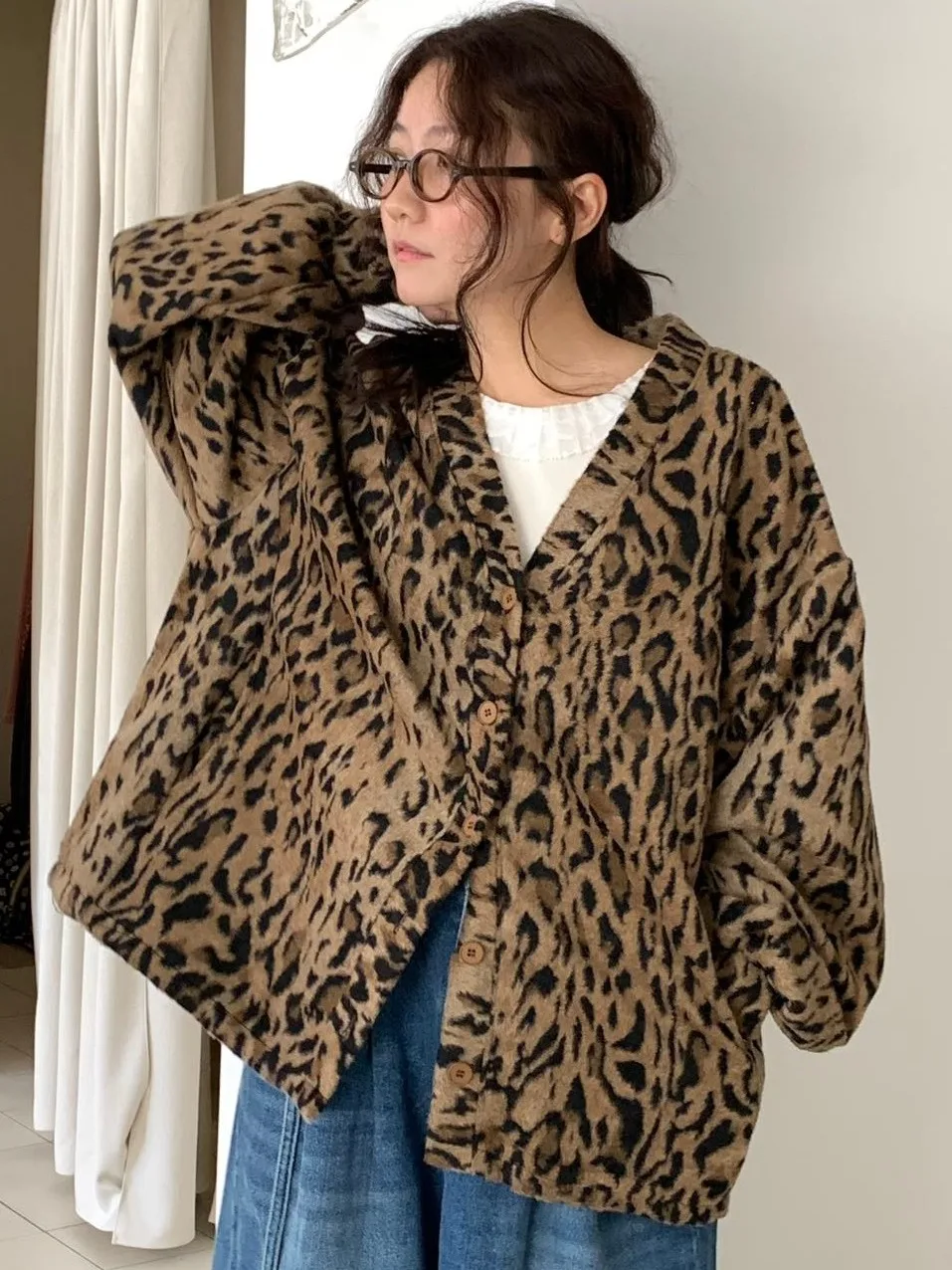Шикарное модное шерстяное пальто с леопардовым принтом и v-образным вырезом на пуговицах, женское свободное пальто, модная осень 2025 г.
Шикарное модное шерстяное пальто с леопардовым принтом и v-образным вырезом на пуговицах, женское свободное пальто, модная осень 2025 г.