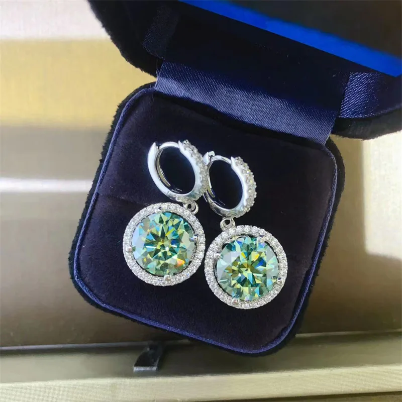 Серьги-капли с блестящим зеленым муассанитом и бриллиантами, 100% настоящее серебро 925 пробы, обещанные свадебные висячие серьги для женщин, изящные ювелирные изделия
Серьги-капли с блестящим зеленым муассанитом и бриллиантами, 100% настоящее серебро 925 пробы, обещанные свадебные висячие серьги для женщин, изящные ювелирные изделия