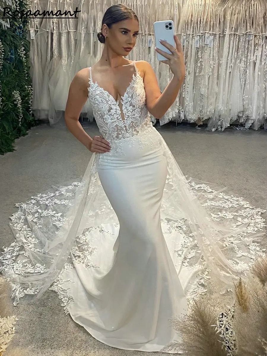 2025 Spaghetti Straps Backless Mermaid Wedding Dresses Sleeveless Appliques Lace Country Bridal Gowns
2025 Spaghetti Straps Backless Mermaid Wedding Dresses Sleeveless Appliques Lace Country Bridal Gowns