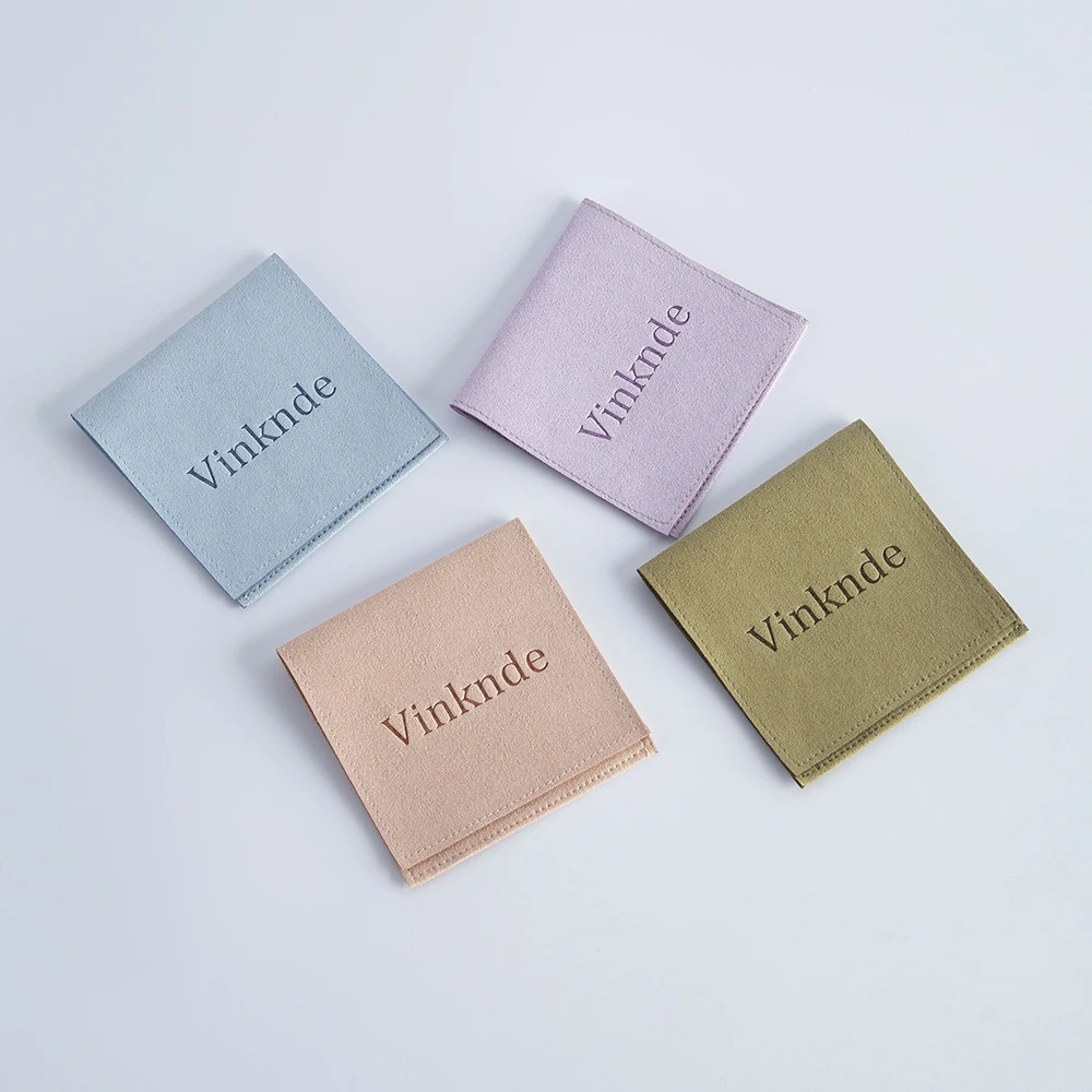 Набор из 50 мешочков для украшений с индивидуальным логотипом, 6x6 см, персонализированные подарочные мешочки для свадебных подарков, из микрофибры, бархатные мешочки для браслетов, серег, колец
Набор из 50 мешочков для украшений с индивидуальным логотипом, 6x6 см, персонализированные подарочные мешочки для свадебных подарков, из микрофибры, бархатные мешочки для браслетов, серег, колец