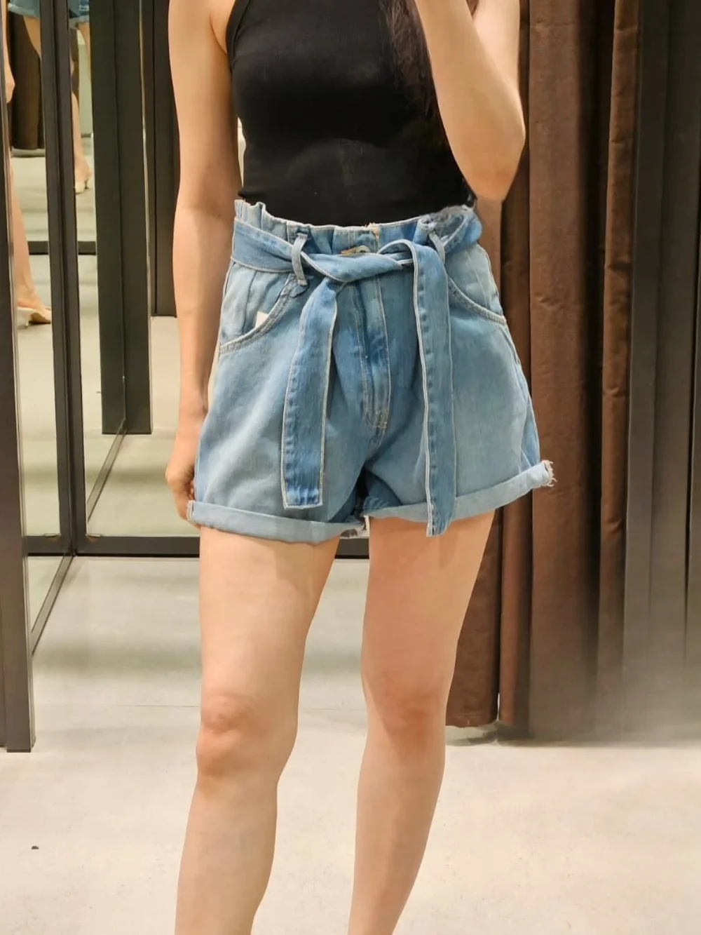 Модные шикарные летние сексуальные джинсовые шорты на шнуровке с карманами, женские повседневные уличные сексуальные стильные мини-шорты
Модные шикарные летние сексуальные джинсовые шорты на шнуровке с карманами, женские повседневные уличные сексуальные стильные мини-шорты