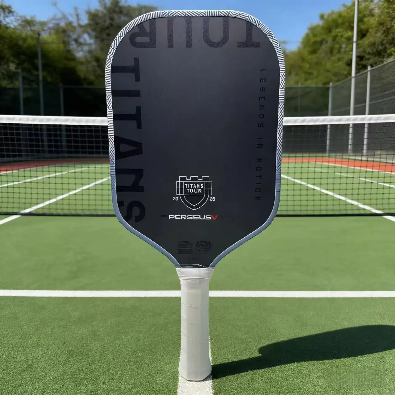 Профессиональная ракетка для пиклбола Jolaa Pro 5 Titanss Tour Perseu Pro V, 16 мм, карбоновая, с сердцевиной GEN5.
Профессиональная ракетка для пиклбола Jolaa Pro 5 Titanss Tour Perseu Pro V, 16 мм, карбоновая, с сердцевиной GEN5.