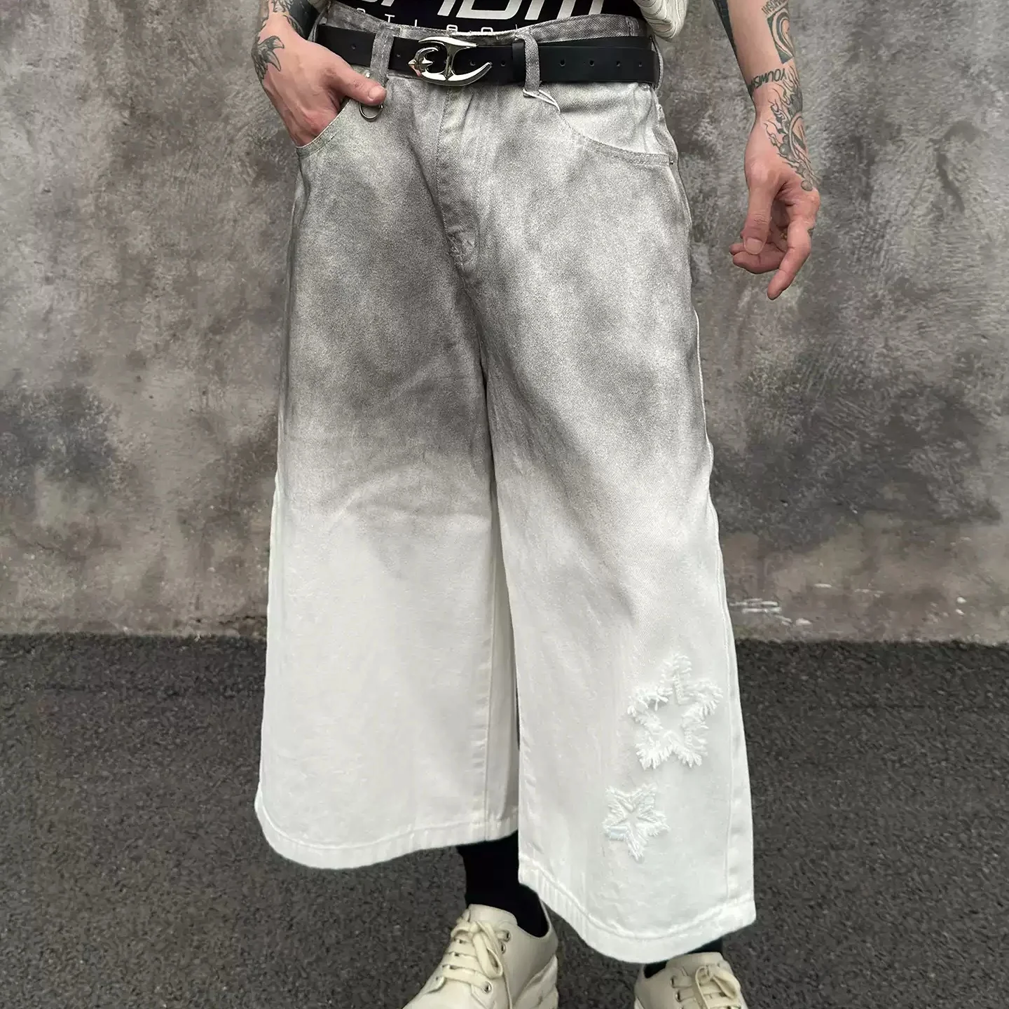 Gradual Change Dirty Spray Colors Denim Shorts Unisex Fashion Brand American Style Retro Niche Star Embroidery Design
Gradual Change Dirty Spray Colors Denim Shorts Unisex Fashion Brand American Style Retro Niche Star Embroidery Design