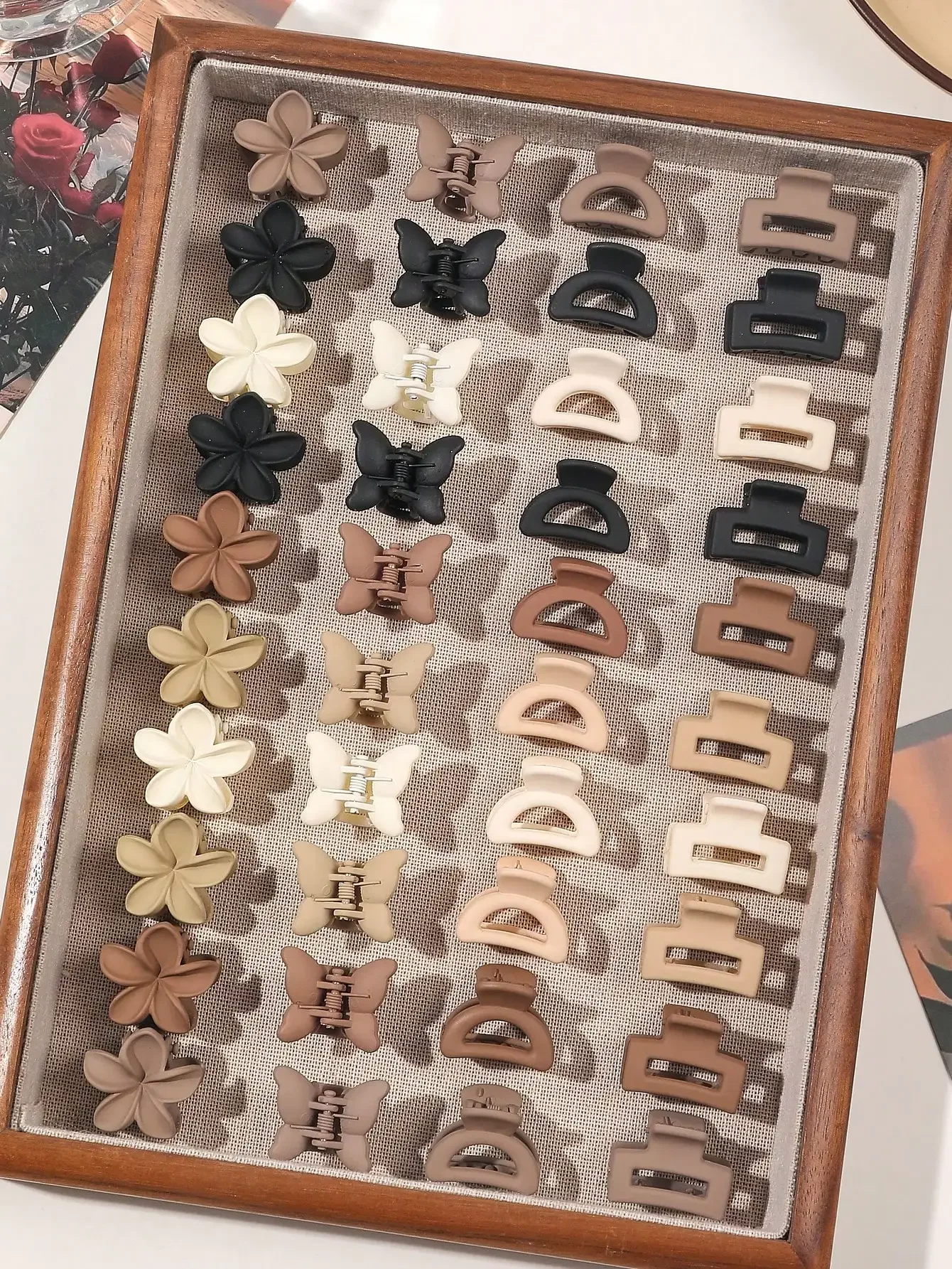 40pcs Macaron Color Half-Round Square Butterfly & Daisy Mini Glossy Hair Clips Set, Delicate, Sweet, Healing, Pastoral, Girlish, Dynamic, Suitable For Beach, Picnic, Party, Fixing Bangs, Side Bangs, Half-Up Hairstyles Summer Outfis Claw Clips
40pcs Macaron Color Half-Round Square Butterfly & Daisy Mini Glossy Hair Clips Set, Delicate, Sweet, Healing, Pastoral, Girlish, Dynamic, Suitable For Beach, Picnic, Party, Fixing Bangs, Side Bangs, Half-Up Hairstyles Summer Outfis Claw Clips