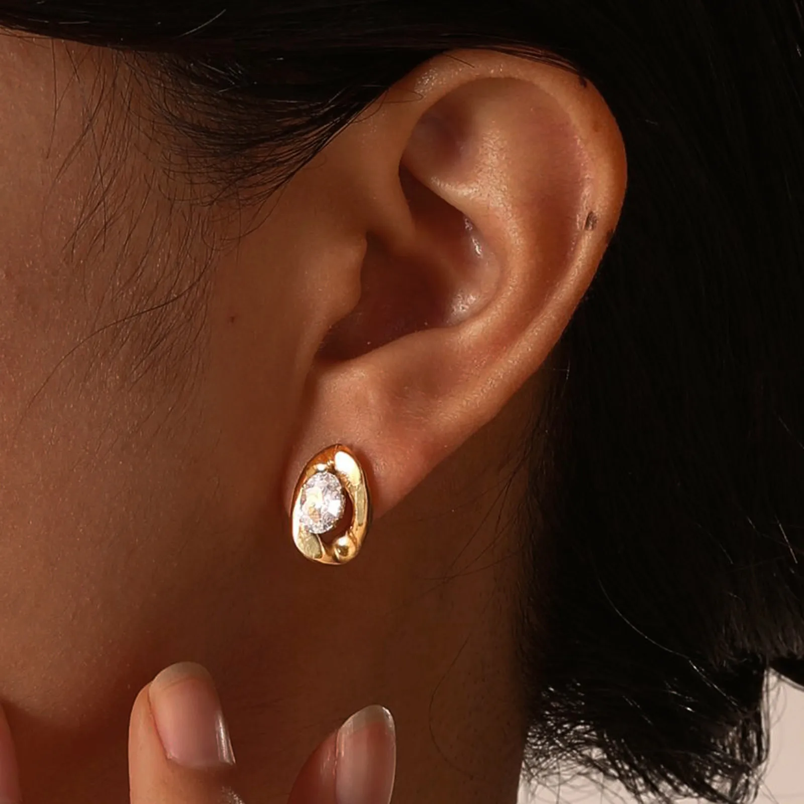 Stainless Steel Oval White Zirconia Stud Earrings,Fashion Versatile Dazzling Circle Earrings with Zirconia,Minimalist Earring
Stainless Steel Oval White Zirconia Stud Earrings,Fashion Versatile Dazzling Circle Earrings with Zirconia,Minimalist Earring