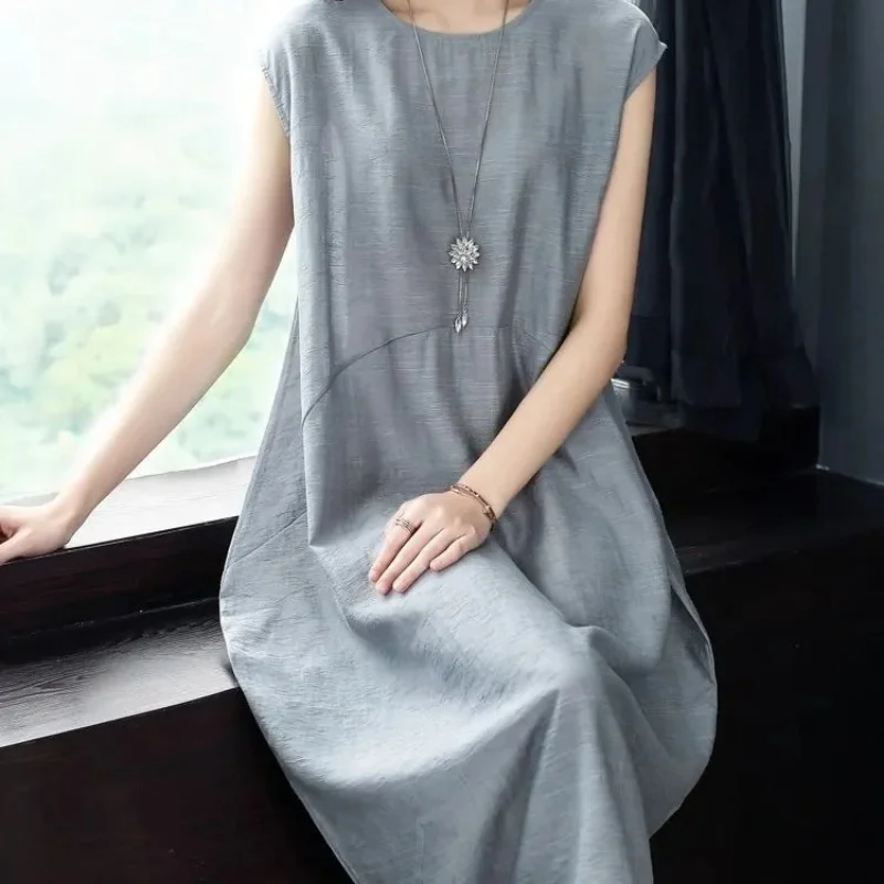Grey Solid Color Sleeveless A-Line Loose Fit Midi Dress for Women Summer Casual Basic Style Lightweight Flowy Dress
Grey Solid Color Sleeveless A-Line Loose Fit Midi Dress for Women Summer Casual Basic Style Lightweight Flowy Dress