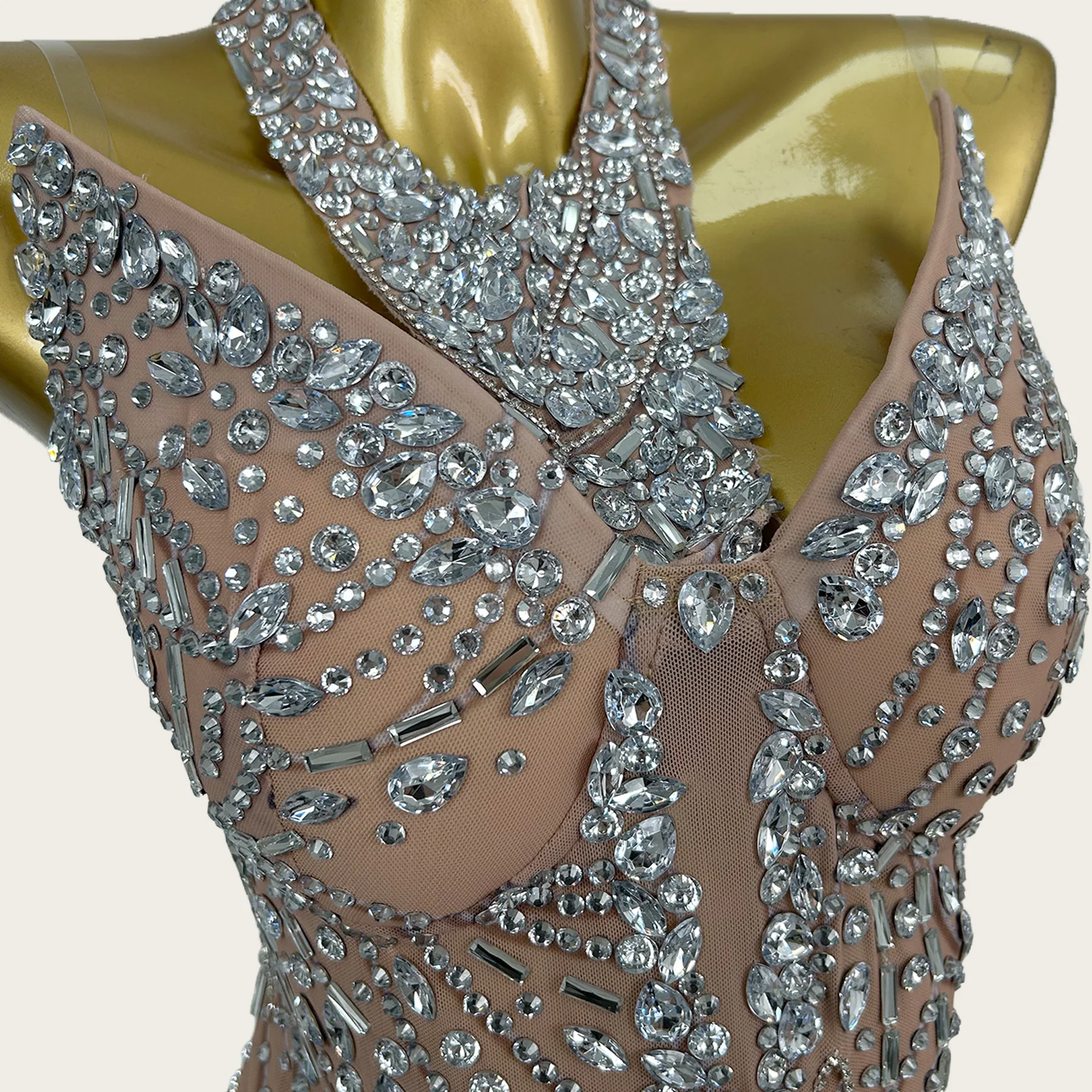 Luxury Sparkly Rhinestone Long Dress Women Strapless Beaded Nude Sheer Mesh Bodycon Red Carpet Formal Evening Gown Gala Fuyou
Luxury Sparkly Rhinestone Long Dress Women Strapless Beaded Nude Sheer Mesh Bodycon Red Carpet Formal Evening Gown Gala Fuyou