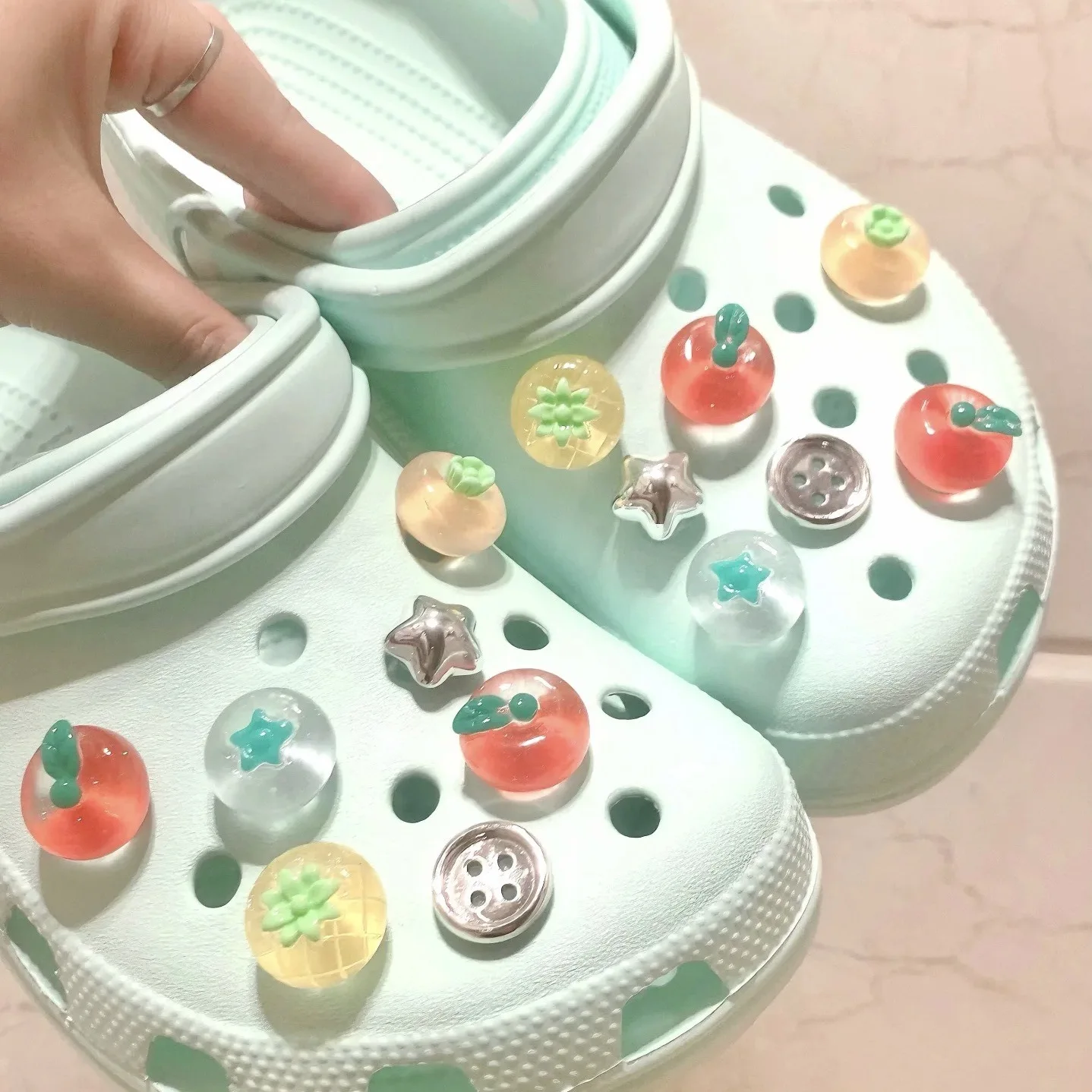 DIY 3D Fruit Tomatoes Shoe Charms Accessories for Clogs Slide Sandals Garden Shoe Decoration Buckle Beach Bag Pins Summer Gifts
DIY 3D Fruit Tomatoes Shoe Charms Accessories for Clogs Slide Sandals Garden Shoe Decoration Buckle Beach Bag Pins Summer Gifts