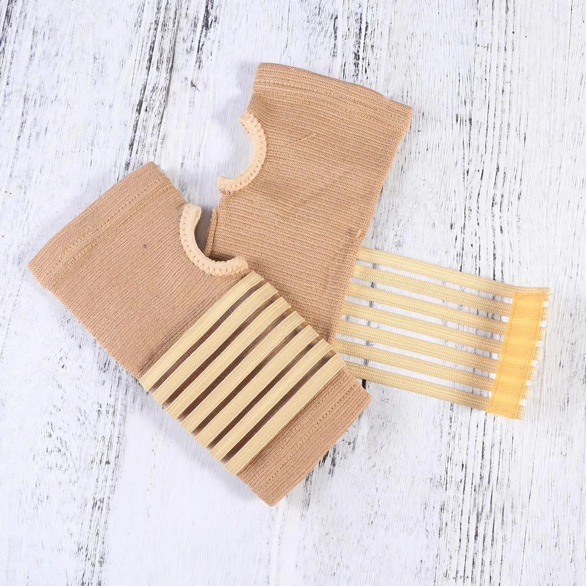 2pcs Volleyball Wrist Protector Elastic Training Sleeves Floor Burn Protection Adjustable Fit All Forearm Sizes Competition
2pcs Volleyball Wrist Protector Elastic Training Sleeves Floor Burn Protection Adjustable Fit All Forearm Sizes Competition