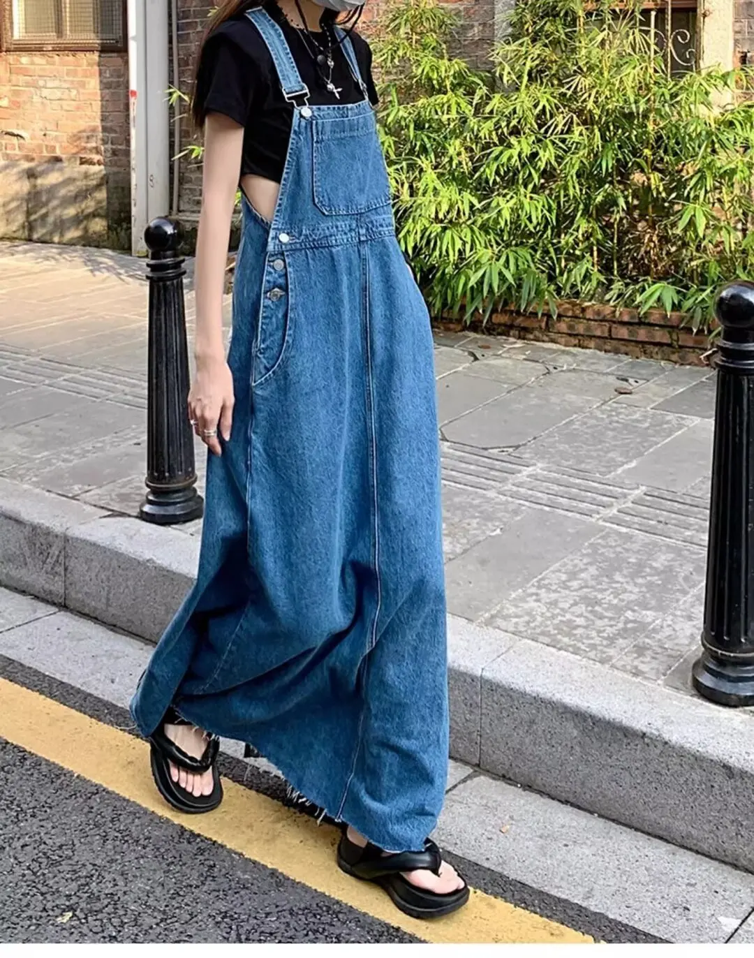 Jeans Women Denim Overalls Y2k Korean Style Adjustable Straps Retro Jumpsuits With Pockets Oversized Buttoned Wide Leg Playsuits
Jeans Women Denim Overalls Y2k Korean Style Adjustable Straps Retro Jumpsuits With Pockets Oversized Buttoned Wide Leg Playsuits