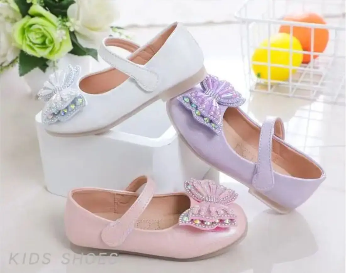 Children leather shoes girls black performance shoes autumn girls princess shoes white beans single shoes students flat shoes
Children leather shoes girls black performance shoes autumn girls princess shoes white beans single shoes students flat shoes