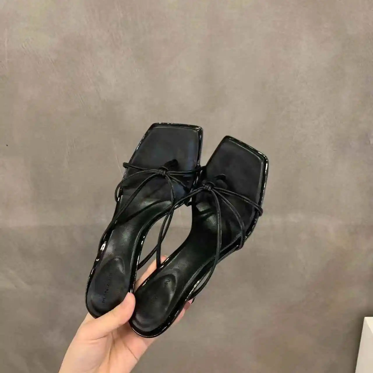 Elegant Fairy Shoes Outdoor Wear Summer High-End Toe-Post Slippers High Heel Sandals Comfortable Breathable Fashionable
Elegant Fairy Shoes Outdoor Wear Summer High-End Toe-Post Slippers High Heel Sandals Comfortable Breathable Fashionable