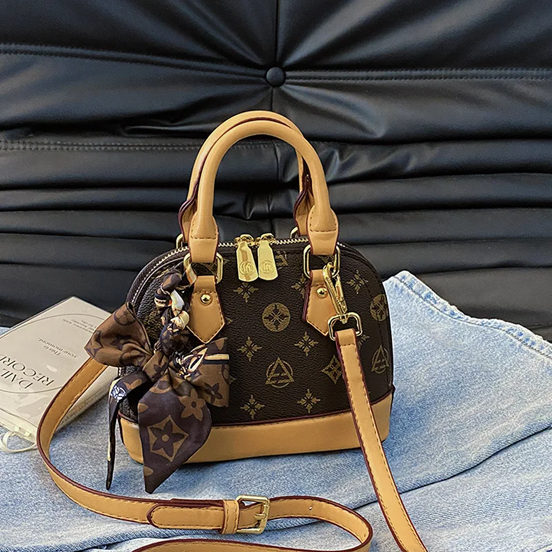 Fashionable Luxury Retro Print Handbag Women's Shell Bag Premium Texture Single Shoulder Bag Casual Versatile Crossbody Bag
Fashionable Luxury Retro Print Handbag Women's Shell Bag Premium Texture Single Shoulder Bag Casual Versatile Crossbody Bag