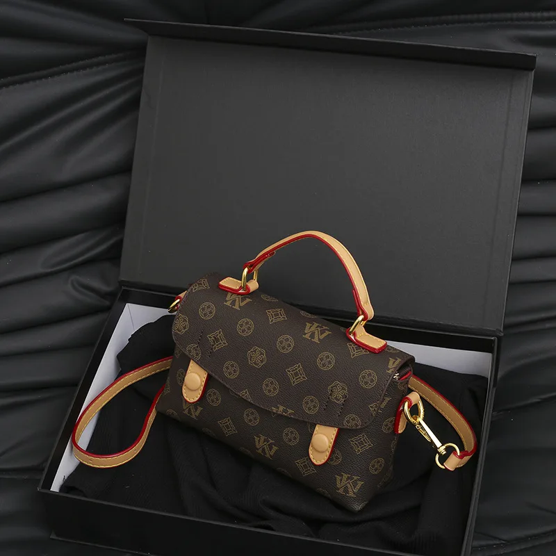 Классическая винтажная квадратная сумка, кошелек через плечо с верхней ручкой, женская шикарная сумка через плечо «день-ночь», минималистичная сумка на ремне, универсальная сумка-тоут
Классическая винтажная квадратная сумка, кошелек через плечо с верхней ручкой, женская шикарная сумка через плечо «день-ночь», минималистичная сумка на ремне, универсальная сумка-тоут