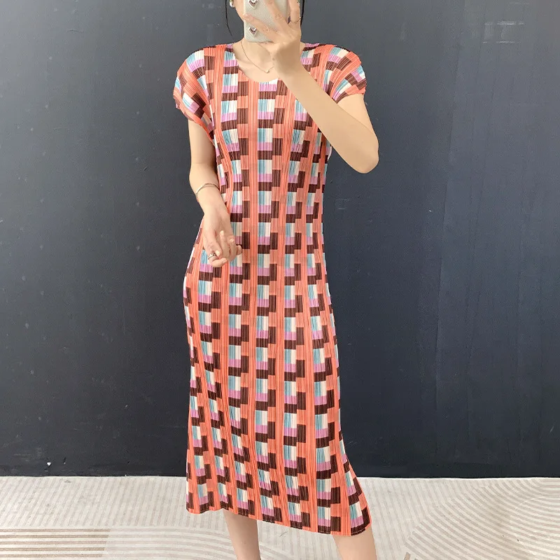 Summer New Women Dress with Pleated Checkered Print Design Round Neck Short Sleeved Loose Plus Size Slim Fit Female Dress
Summer New Women Dress with Pleated Checkered Print Design Round Neck Short Sleeved Loose Plus Size Slim Fit Female Dress