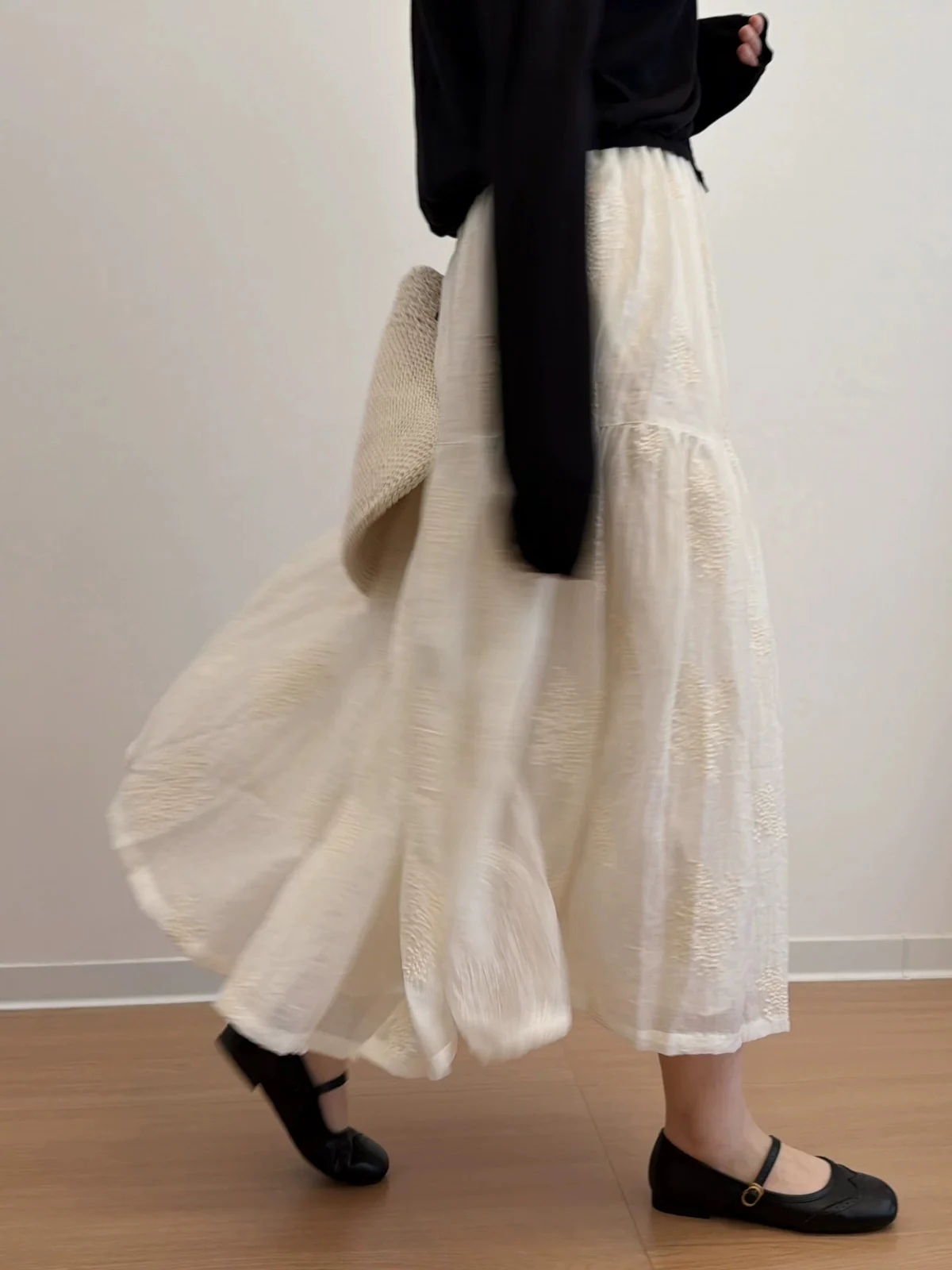 Elegant Embroidered Linen Midi Skirt Women's Thin A-Line Skirt Breathable Comfortable High Waist Summer New Arrival
Elegant Embroidered Linen Midi Skirt Women's Thin A-Line Skirt Breathable Comfortable High Waist Summer New Arrival