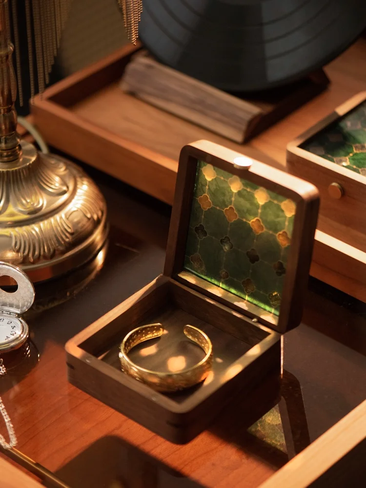 High-Quali Gold Jewelry Storage Box Anti-Oxidation Hand Bracelet Storage 500g Gold Bar Special Luxury Exquisite Wood
High-Quali Gold Jewelry Storage Box Anti-Oxidation Hand Bracelet Storage 500g Gold Bar Special Luxury Exquisite Wood