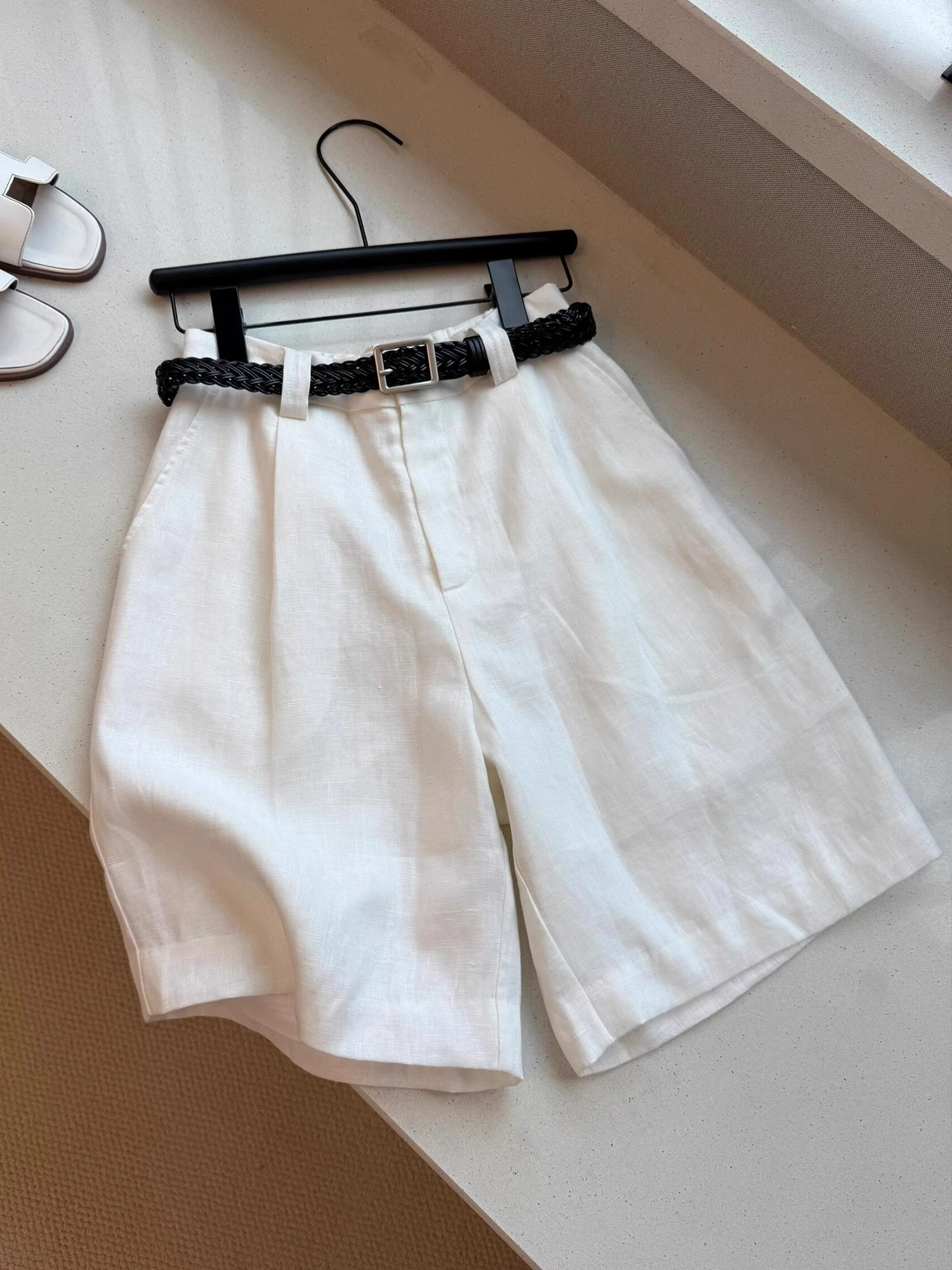 High Waist Wide Leg Linen Shorts Women's Summer Thin Breathable Loose A-Line Casual Five-Quarter Pants Korean Style Straight Leg
High Waist Wide Leg Linen Shorts Women's Summer Thin Breathable Loose A-Line Casual Five-Quarter Pants Korean Style Straight Leg