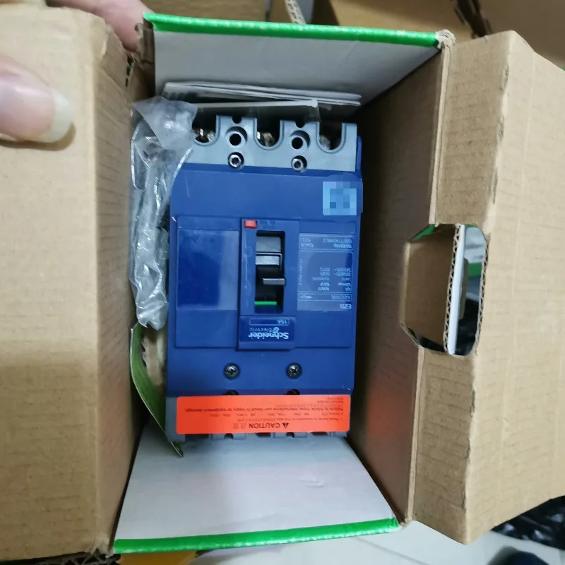 Автоматический выключатель Schneider Electric EasyPact EZD в литом корпусе EZD100E3015N 3P 25KA 15A EZD100E
Автоматический выключатель Schneider Electric EasyPact EZD в литом корпусе EZD100E3015N 3P 25KA 15A EZD100E