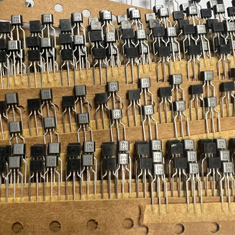 10PCS/LOT ZTX657 2SC3383 2N5087 2SC4002 BRY55-4 M51943A M51943 C3383 C4002
10PCS/LOT ZTX657 2SC3383 2N5087 2SC4002 BRY55-4 M51943A M51943 C3383 C4002