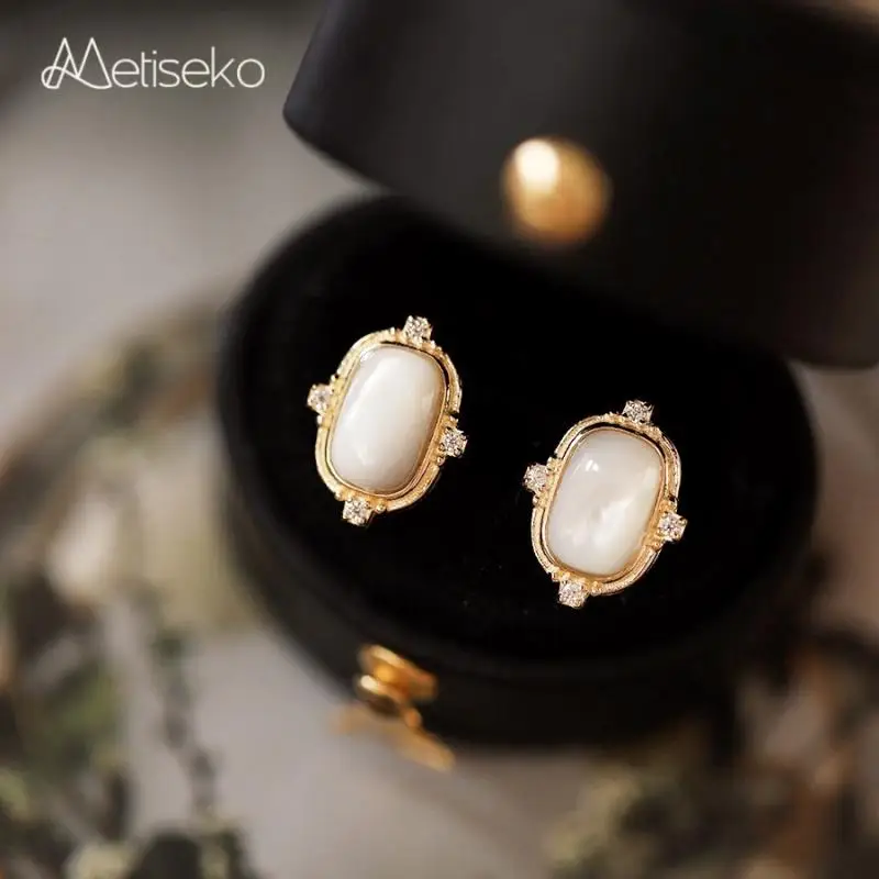 Metiseko 925 Sterling Silver Stud Earrings Mounted with White Natural Pearl Shells Elegant Golden Earrings for Women Party
Metiseko 925 Sterling Silver Stud Earrings Mounted with White Natural Pearl Shells Elegant Golden Earrings for Women Party