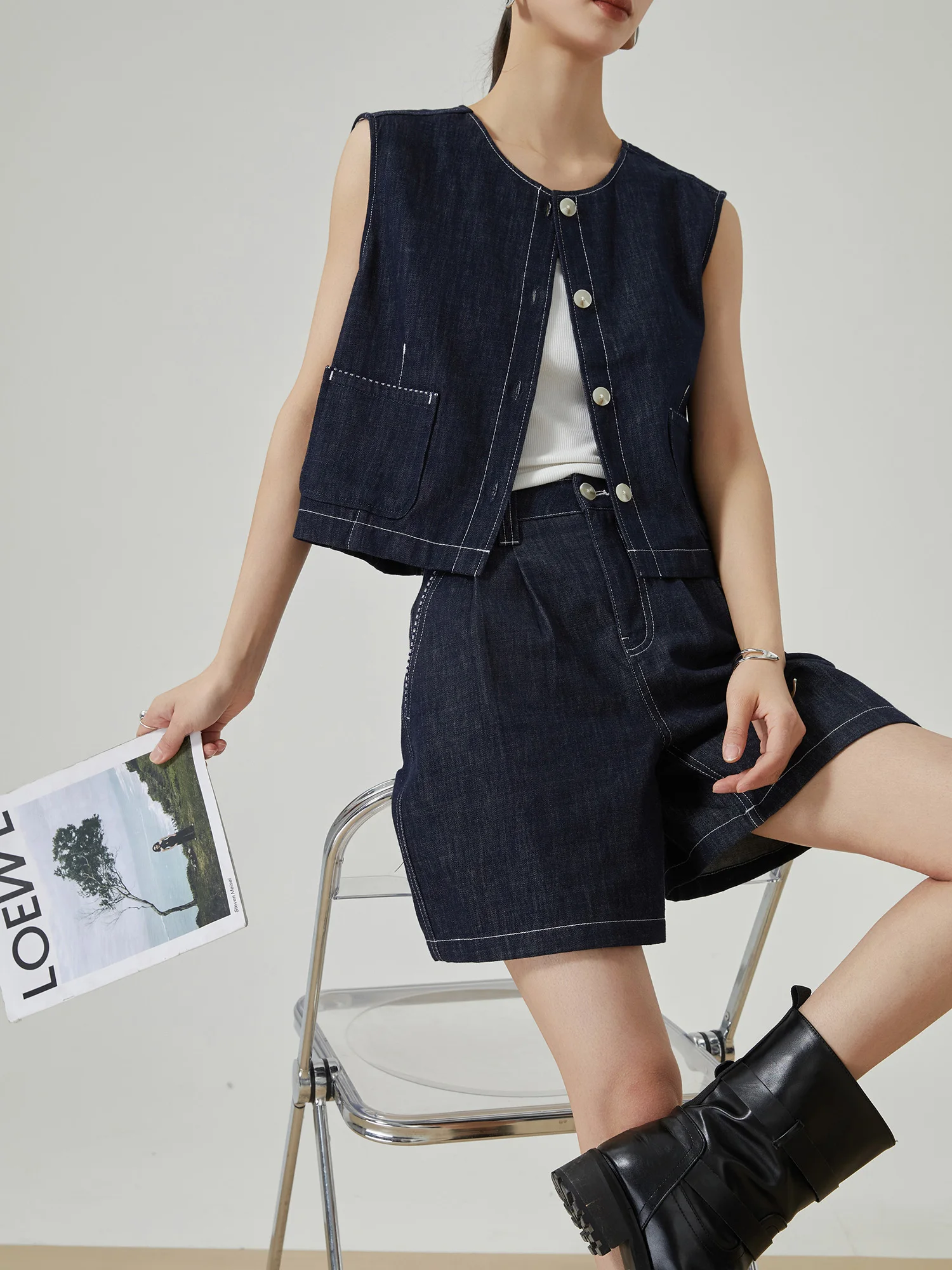 Retro Stitching Sleeveless Denim Vest High Waist Shorts Top Bottom Set Women's Fashion Casual Wear Polyester Fiber Loose Fit
Retro Stitching Sleeveless Denim Vest High Waist Shorts Top Bottom Set Women's Fashion Casual Wear Polyester Fiber Loose Fit