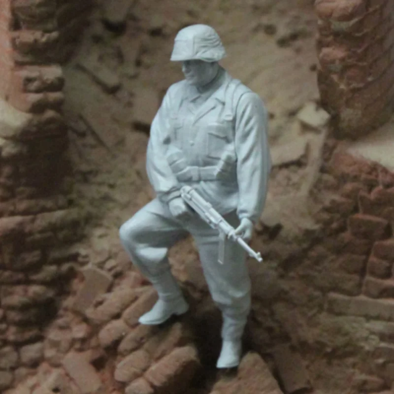 1/35 Scale Resin Figure Assembly Model Military Soldier Waiting Command Unassembled and Unpainted DIY Toys
1/35 Scale Resin Figure Assembly Model Military Soldier Waiting Command Unassembled and Unpainted DIY Toys