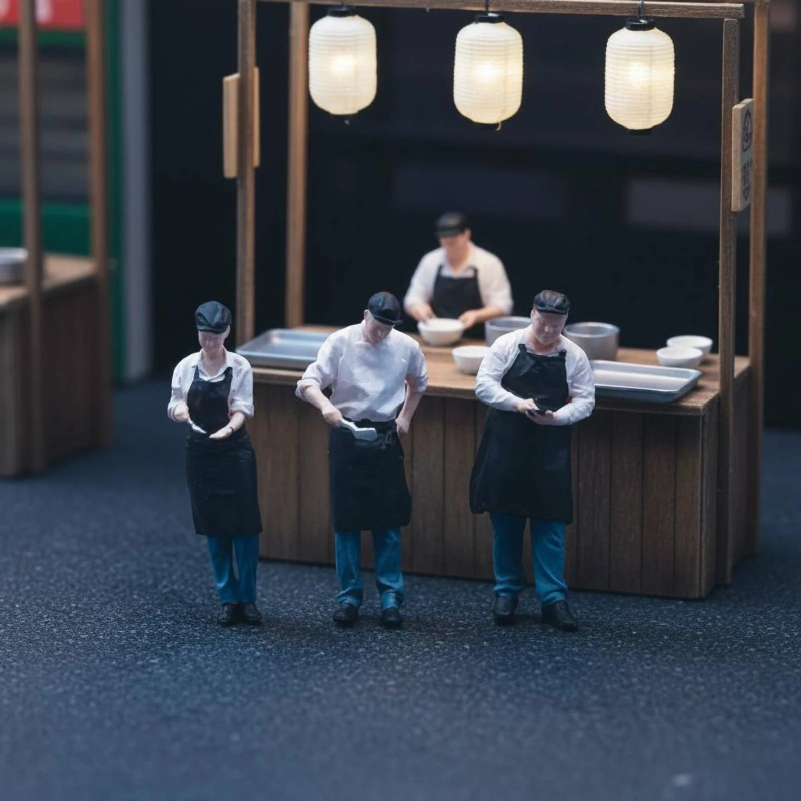 3 Pieces Restaurant Crew Figure Set Service Workers Painted Miniature Figures for Collectors
3 Pieces Restaurant Crew Figure Set Service Workers Painted Miniature Figures for Collectors