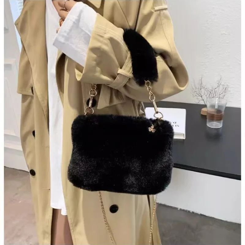 Plush Faux Fur Tote Bag for Women Winter Shoulder Bag Casual Fluffy Crossbody Bags Fashion Chain Tote Handbag Girls Soft Purse
Plush Faux Fur Tote Bag for Women Winter Shoulder Bag Casual Fluffy Crossbody Bags Fashion Chain Tote Handbag Girls Soft Purse