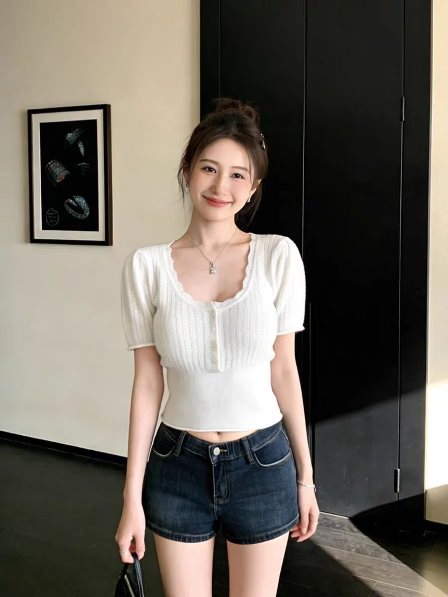 Sweet Oxygen Short Sleeve Knitted Top Women's Summer Soft Sweet V-neck Hollow out Short Waist Slimming White Color Fashion
Sweet Oxygen Short Sleeve Knitted Top Women's Summer Soft Sweet V-neck Hollow out Short Waist Slimming White Color Fashion
