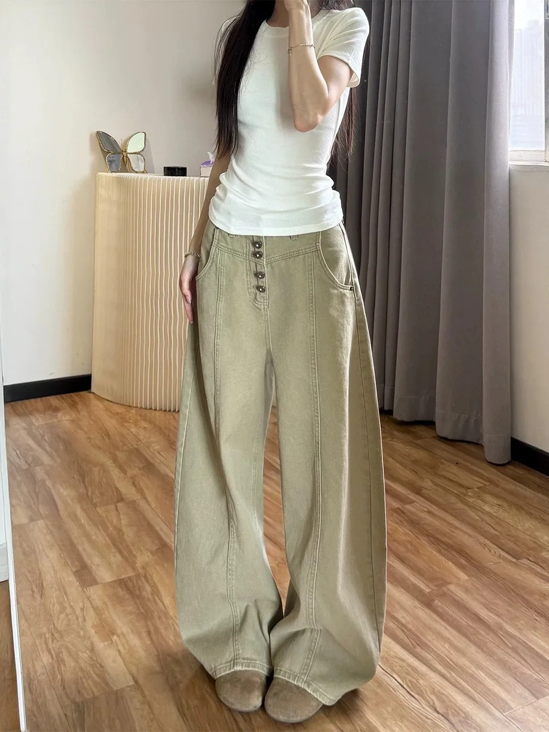 High Waist Wide Leg Denim Jeans Women's Design Sense Button American Retro Bent Knife Khaki Color Slimming Loose Jeans
High Waist Wide Leg Denim Jeans Women's Design Sense Button American Retro Bent Knife Khaki Color Slimming Loose Jeans