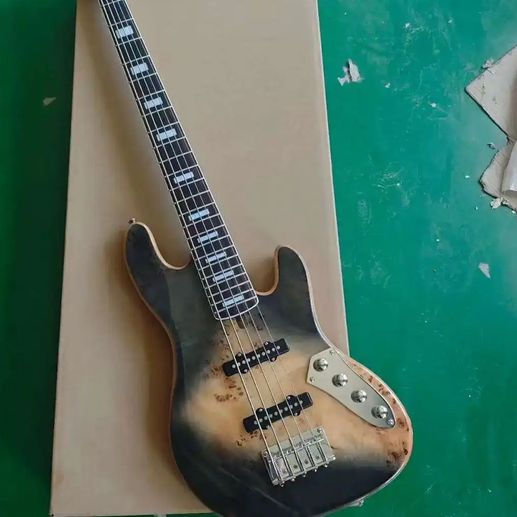 Five-string J bass, elm wood body, maple wood headboard, rosewood fingerboard, tree knot veneer on the body, active pickup
Five-string J bass, elm wood body, maple wood headboard, rosewood fingerboard, tree knot veneer on the body, active pickup