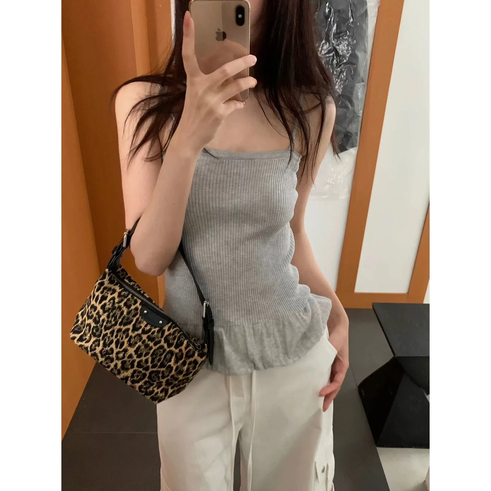 2026 Summer New Ribbed Knit Cami Top Spaghetti Strap Patchwork Hem Sleeveless Tank Tops For Women
2026 Summer New Ribbed Knit Cami Top Spaghetti Strap Patchwork Hem Sleeveless Tank Tops For Women