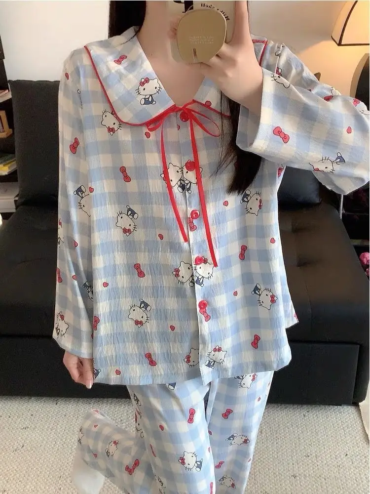 Пижамный комплект Hello Kitty с клетчатым бантом — женская домашняя одежда с длинными рукавами для весны/осени, универсальная одежда для дома и улицы
Пижамный комплект Hello Kitty с клетчатым бантом — женская домашняя одежда с длинными рукавами для весны/осени, универсальная одежда для дома и улицы