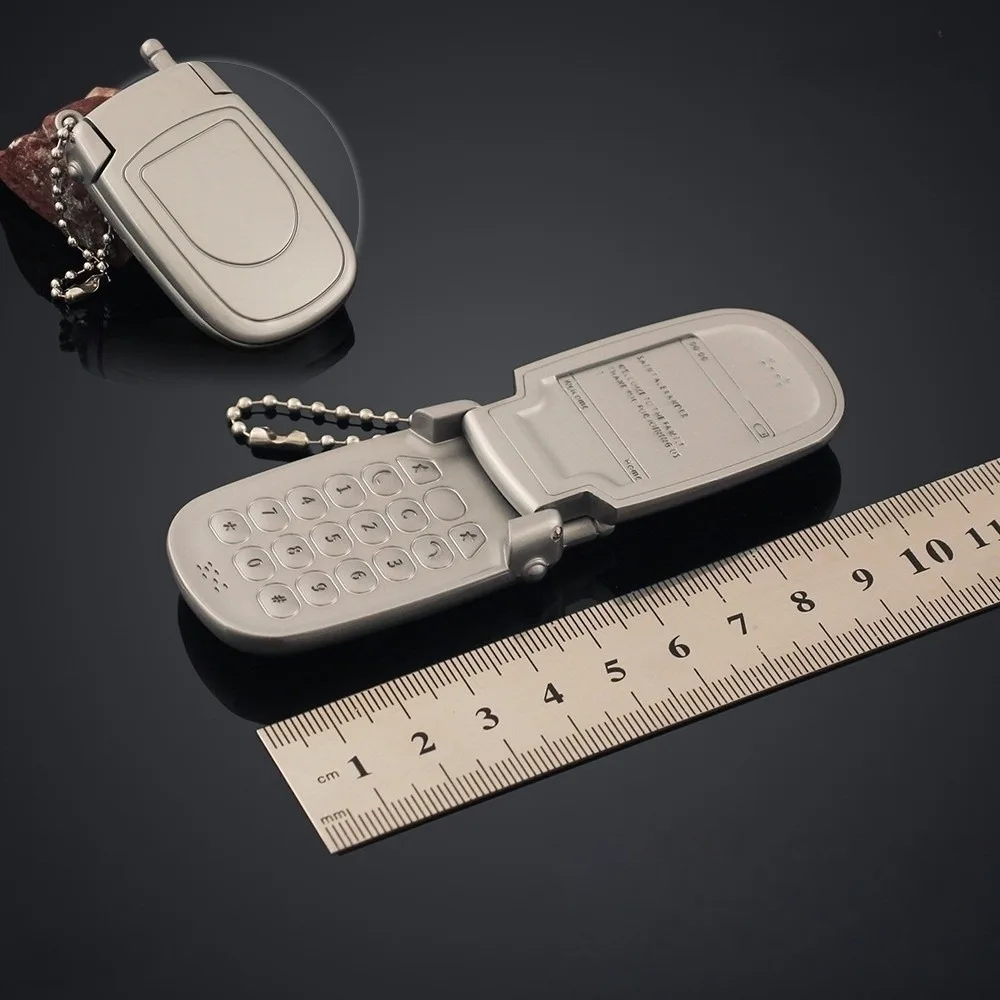 Alloy Flip Phone Keychain Retro Y2K Mini Phone Model Pendant Goth Grunge Hanging Foldable Phone Shape Key Ring
Alloy Flip Phone Keychain Retro Y2K Mini Phone Model Pendant Goth Grunge Hanging Foldable Phone Shape Key Ring