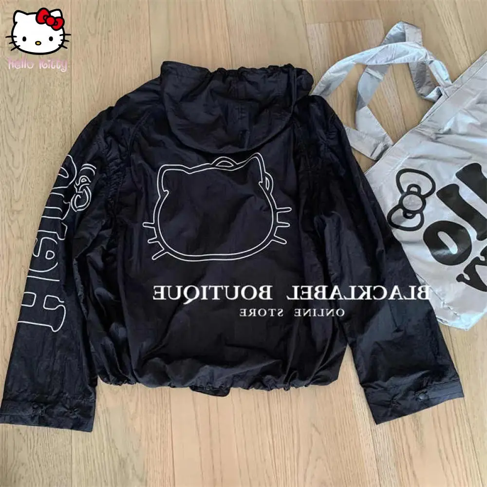 Sanrio Hello Kitty женское черное пальто летняя солнцезащитная одежда с капюшоном из мультфильма для девочек с тонким принтом Kawaii повседневная удобная дышащая одежда
Sanrio Hello Kitty женское черное пальто летняя солнцезащитная одежда с капюшоном из мультфильма для девочек с тонким принтом Kawaii повседневная удобная дышащая одежда