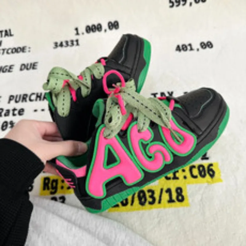 Новая осенне-весенняя мужская и женская обувь, модные джинсовые лоскутные дышащие спортивные кроссовки с надписью для отдыха
Новая осенне-весенняя мужская и женская обувь, модные джинсовые лоскутные дышащие спортивные кроссовки с надписью для отдыха