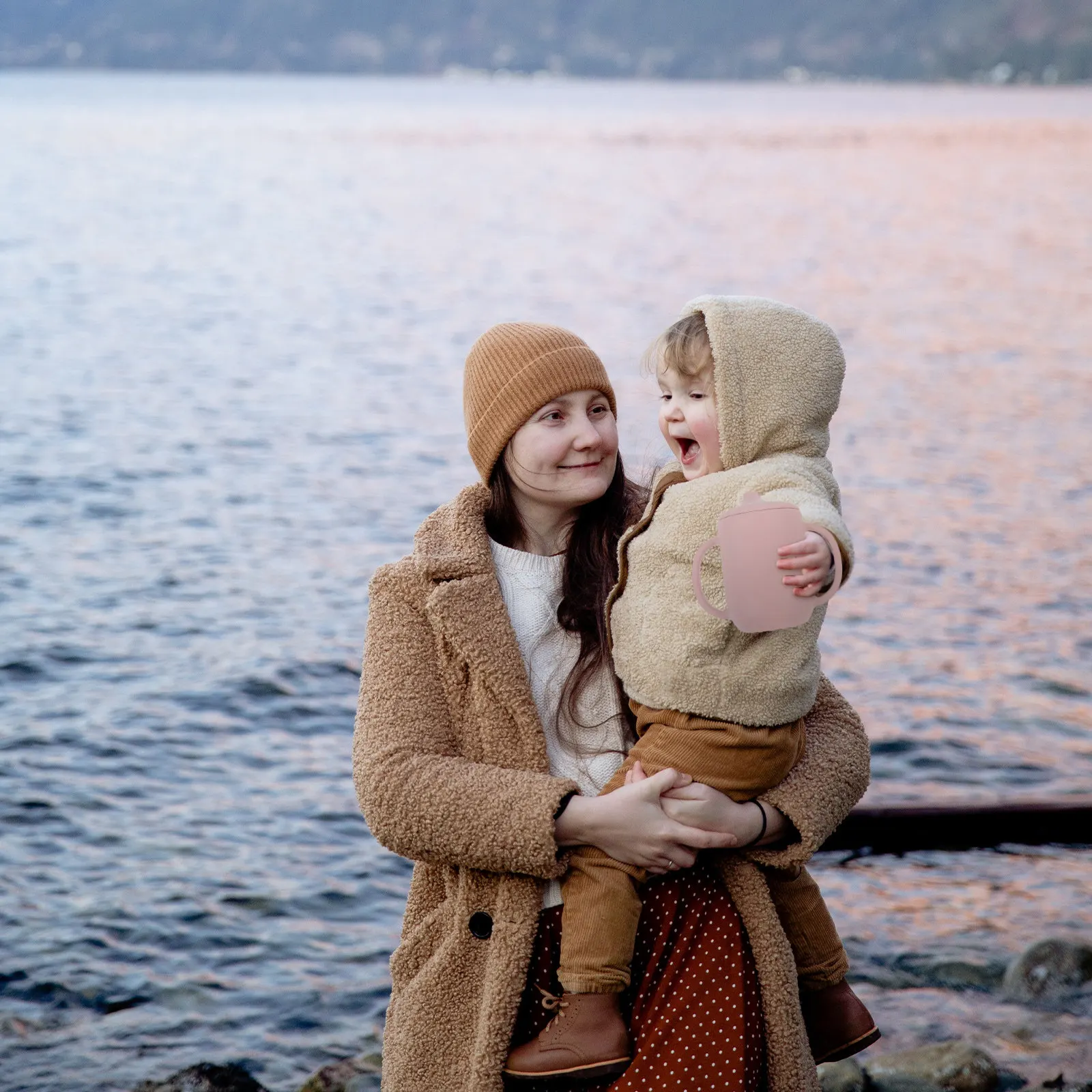 Silicone Baby Training Cup Leak-Proof Toddler Straw Cup with Dual Handles for Easy Grip Washable Cute Design Infant Drinking
Silicone Baby Training Cup Leak-Proof Toddler Straw Cup with Dual Handles for Easy Grip Washable Cute Design Infant Drinking