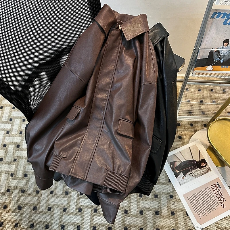 Brown PU Leather Biker Jaet Men's Spring Autumn Faion Retro American Sle Loose Fit Long Sve Youth Trendy Collar up
Brown PU Leather Biker Jaet Men's Spring Autumn Faion Retro American Sle Loose Fit Long Sve Youth Trendy Collar up