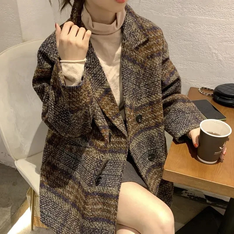 Women's Loose Plaid Coat 2025 Spring New Female Korean Small Fragrance Retro Long Jacket Age-reducing V-neck Woolen Overwear
Women's Loose Plaid Coat 2025 Spring New Female Korean Small Fragrance Retro Long Jacket Age-reducing V-neck Woolen Overwear