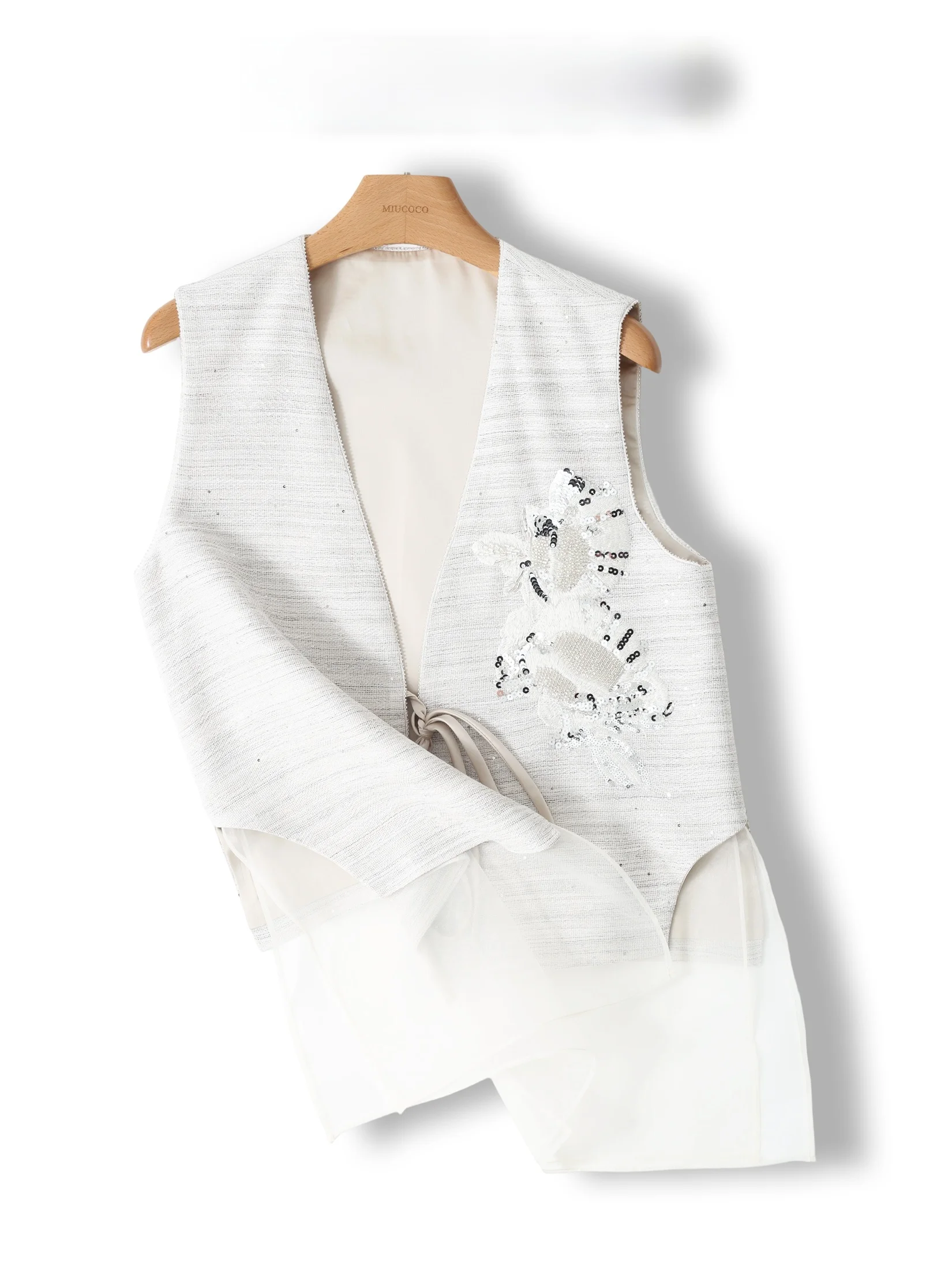 New Chinese Style Mid-Length Vest Women's Fashionable Lace V-Neck Belted Paneling Sleeveless Outerwear Straight Cut Spring
New Chinese Style Mid-Length Vest Women's Fashionable Lace V-Neck Belted Paneling Sleeveless Outerwear Straight Cut Spring