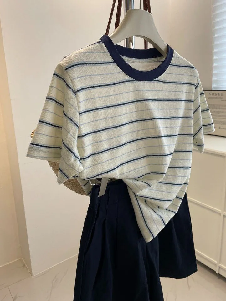 plus Size Women's Striped Short Sleeve T-Shirt Lightweight Breathable Loose Inner Wear Base Shirt Summer Casual Style Top
plus Size Women's Striped Short Sleeve T-Shirt Lightweight Breathable Loose Inner Wear Base Shirt Summer Casual Style Top