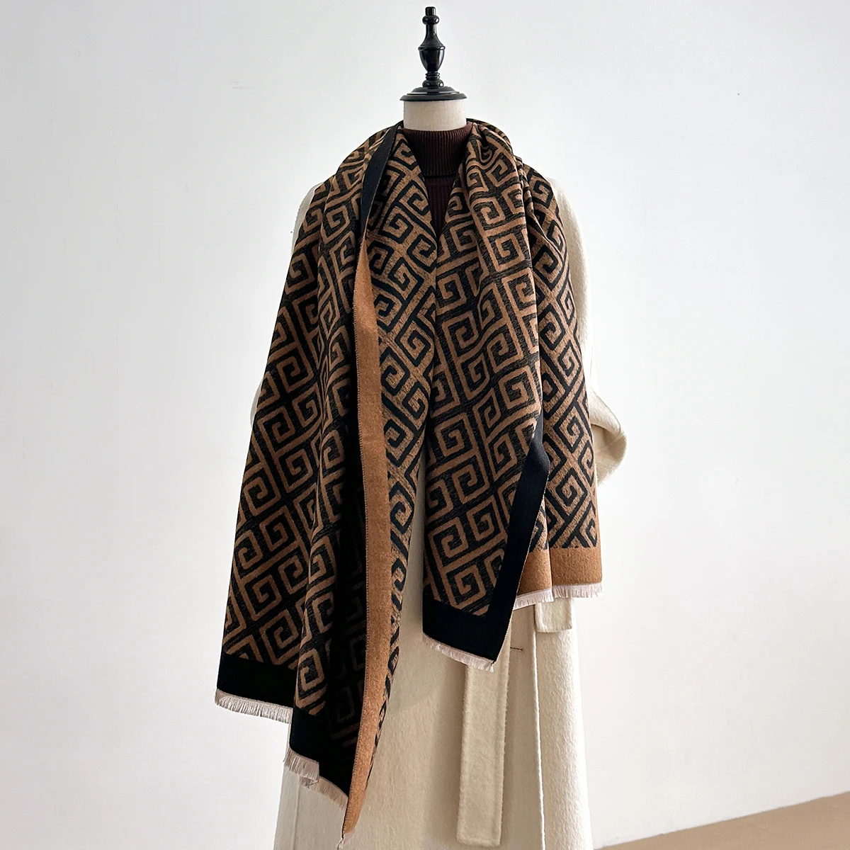 Luxury Faux Cashmere Scarf 2025 Chic Winter Warm Pashmina Shawl Thick Blanket Wrap for Stylish Layering Fashion Neckerchief
Luxury Faux Cashmere Scarf 2025 Chic Winter Warm Pashmina Shawl Thick Blanket Wrap for Stylish Layering Fashion Neckerchief