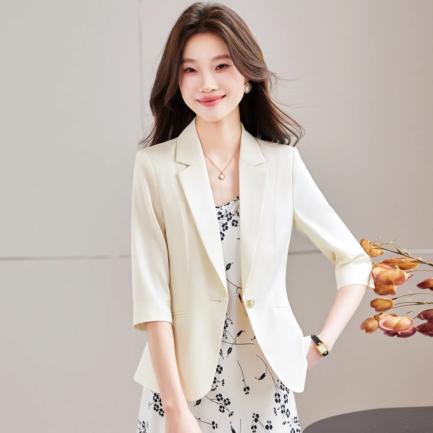 Women Blazer Solid Satin Fashion Temperament Office Suit Female Outerwear Ladies Business Work Wear Formal Coat Summer Jacket
Women Blazer Solid Satin Fashion Temperament Office Suit Female Outerwear Ladies Business Work Wear Formal Coat Summer Jacket